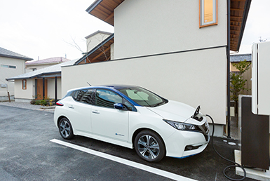 家と車が連携する住宅