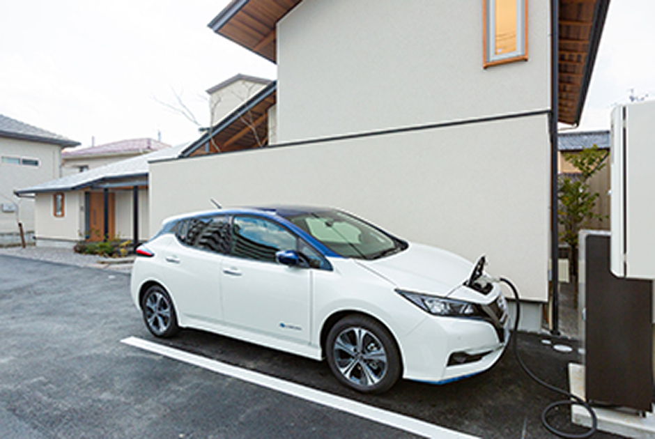 充電中の電気自動車